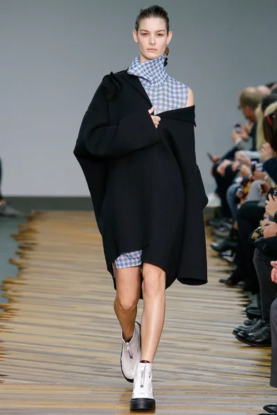 Look 11